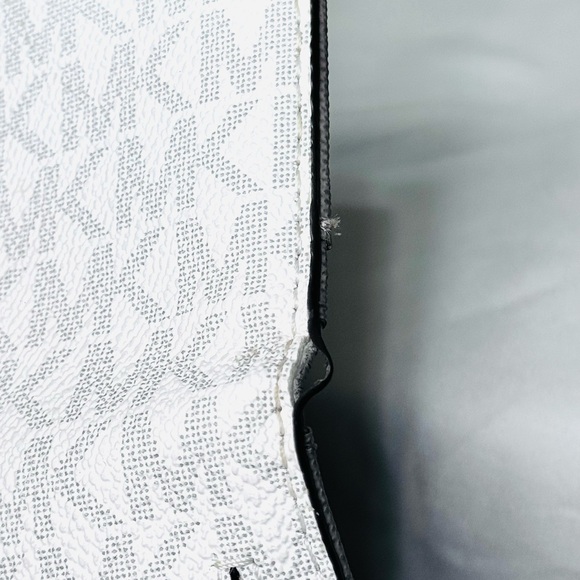 Michael Kors White and Gray Logo Wallet - Picture 4 of 4
